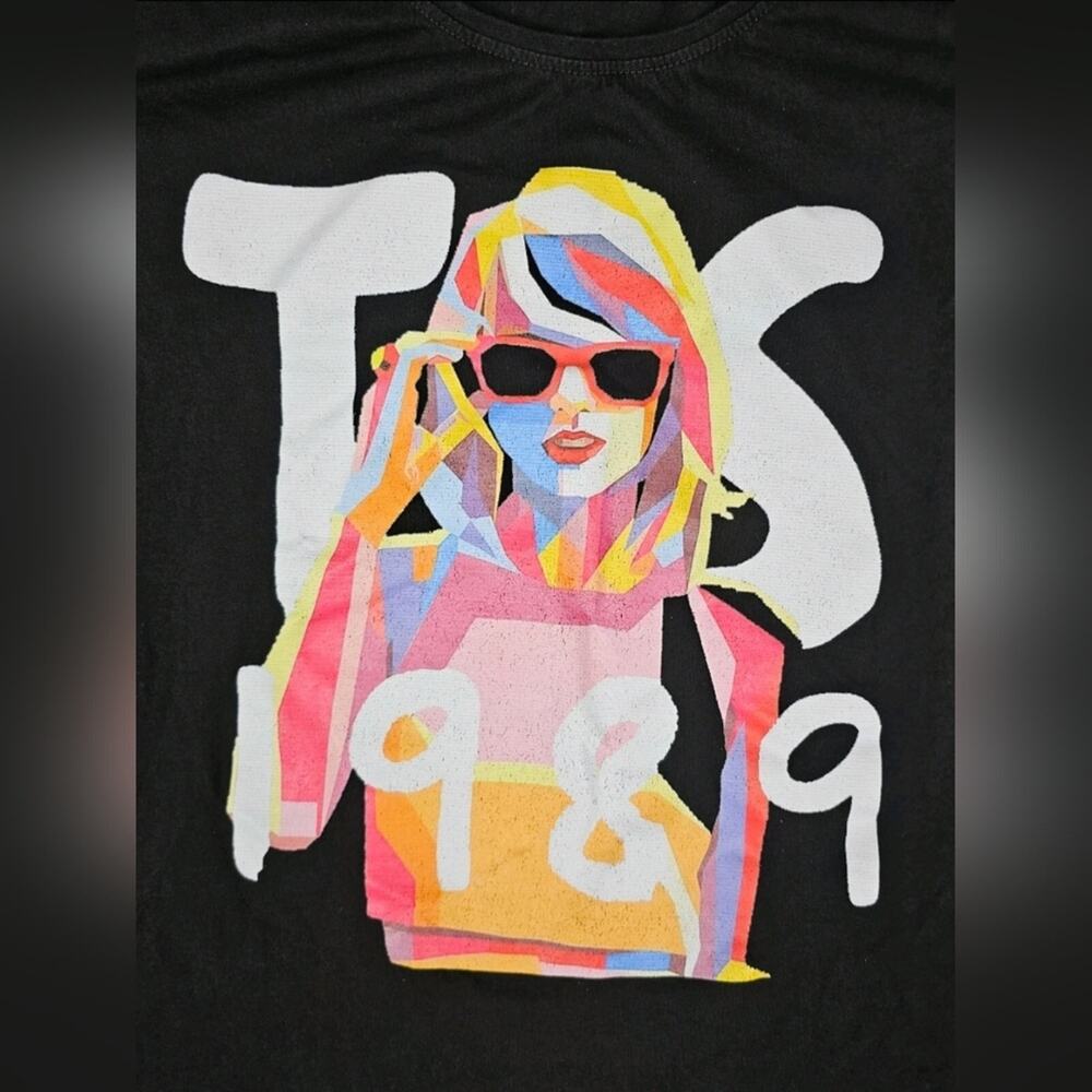 NWT Womens Size 12 Taylor Swift 1989 Black Graphic T-Shirt with Colorful Design